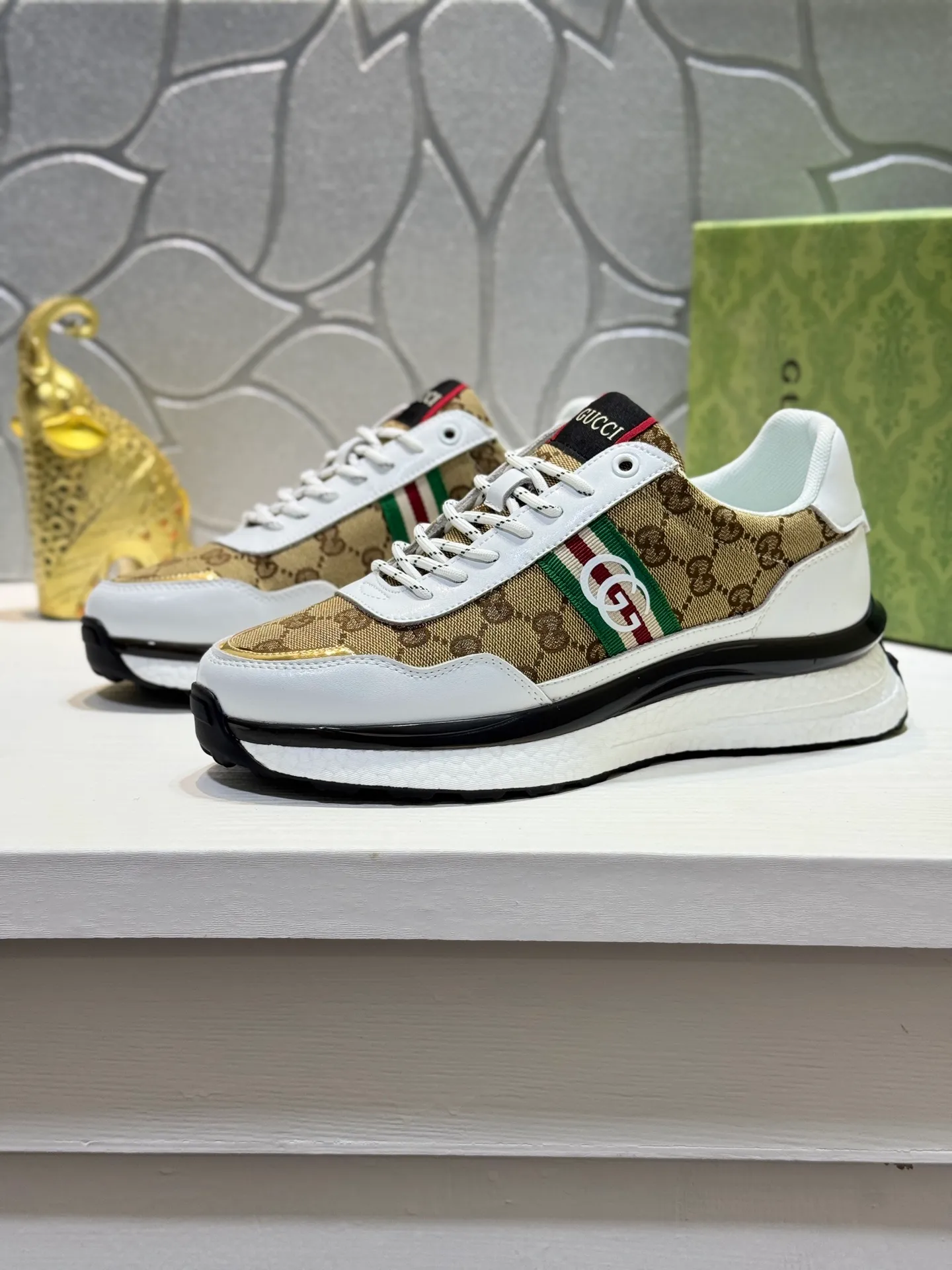 Men's shoes 💰440 [New style] 🐬🐬Original quality (Dior) latest style 🎁casual and fashionable men's shoes👟hot style💥simple and elegant style, exclusive for trendy men. Unique official website new and most brand elements👑original decoration, imported cowhide stitching with classic fabrics, fashionable and generous accessories, ✅foamed TPU wear-resistant** outsole, light and comfortable. Size: 38-44 (45 customized bye bye